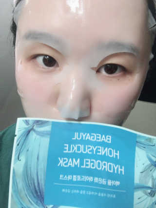 백아율 금은화 하이드로겔 마스크 — 4.5점을 준 리뷰어가 2018년 8월 올린 사용 사진