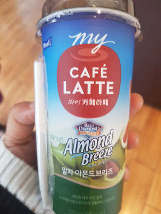 마이카페라떼 말차 아몬드브리즈 7개입 — 5점을 준 리뷰어가 2019년 11월 올린 사용 사진