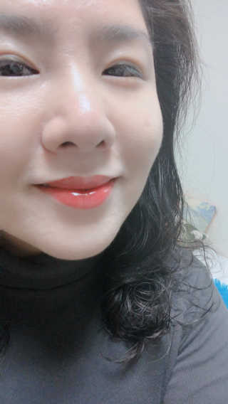 입큰뉴욕 입큰 셀피 키라키라필터 코팅 틴트 — 1점을 준 리뷰어가 2020년 2월 올린 사용 사진