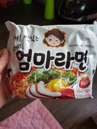라면 그대로가 제일 맛있는 더엄마라면 — 5점을 준 리뷰어가 2019년 6월 올린 사용 사진