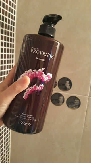 프로방스 바이올렛 퍼퓸 샴푸 1000ml 업그레이드 — 3.5점을 준 리뷰어가 2019년 6월 올린 사용 사진