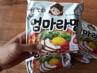 라면 그대로가 제일 맛있는 더엄마라면 — 5점을 준 리뷰어가 2019년 9월 올린 사용 사진