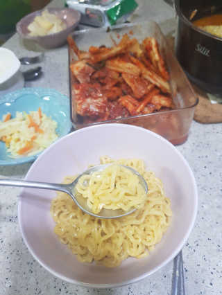 라면 그대로가 제일 맛있는 더엄마라면 — 5점을 준 리뷰어가 2019년 6월 올린 사용 사진