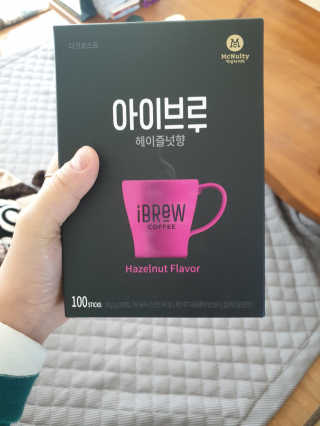 한국맥널티 아이브루 헤이즐넛향 100T — 5점을 준 리뷰어가 2019년 10월 올린 사용 사진