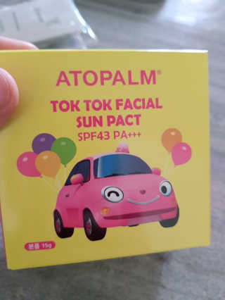 아토팜 톡톡 페이셜 선팩트 SPF43 PA+++ — 5점을 준 리뷰어가 2019년 6월 올린 사용 사진
