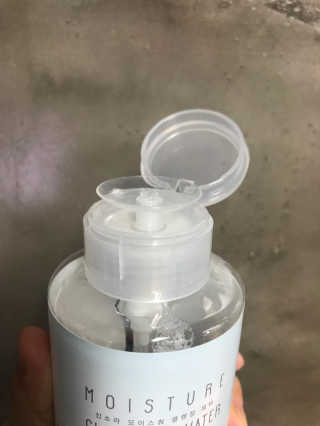 신소라 코스메틱 SINSOLA COSMETIC 신소라 모이스춰 클렌징 워터 — 5점을 준 리뷰어가 2017년 11월 올린 사용 사진