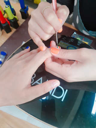 [라비르살롱] 기본케어 + 젤네일 — 5점을 준 리뷰어가 2019년 6월 올린 사용 사진