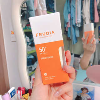 [후르디아] 혼합자차 선 에센스+톤업 선크림 2종 — 5점을 준 리뷰어가 2019년 5월 올린 사용 사진
