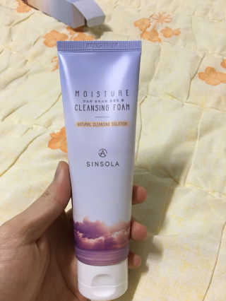 신소라 코스메틱 SINSOLA COSMETIC 신소라 모이스춰 클렌징폼 — 5점을 준 리뷰어가 2017년 11월 올린 사용 사진