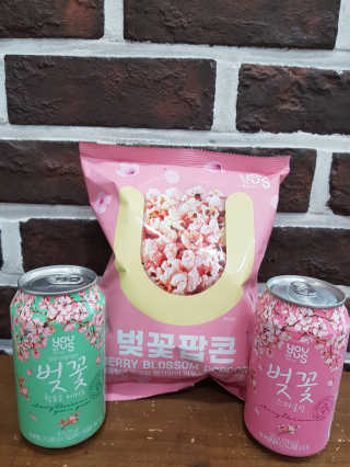 GS25 벚꽃 팝콘 + 벚꽃스파클링 + 벚꽃 청포도 에이드 — 4.5점을 준 리뷰어가 2018년 3월 올린 사용 사진