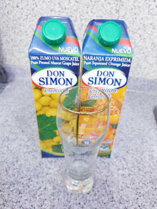 순수 생과일 착즙주스 돈시몬 오렌지 백포도 2종 — 5점을 준 리뷰어가 2018년 10월 올린 사용 사진