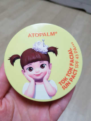 아토팜 톡톡 페이셜 선팩트 SPF43 PA+++ — 5점을 준 리뷰어가 2018년 3월 올린 사용 사진