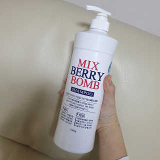 (주)에네스티 믹스베리 단백질 폭탄 샴푸 1000g — 4점을 준 리뷰어가 2019년 12월 올린 사용 사진