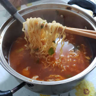 라면 그대로가 제일 맛있는 더엄마라면 — 3.5점을 준 리뷰어가 2019년 8월 올린 사용 사진