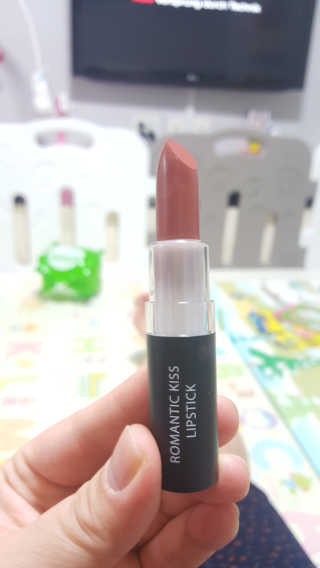 지고트 로맨틱 키스 립스틱 — 4.5점을 준 리뷰어가 2018년 12월 올린 사용 사진