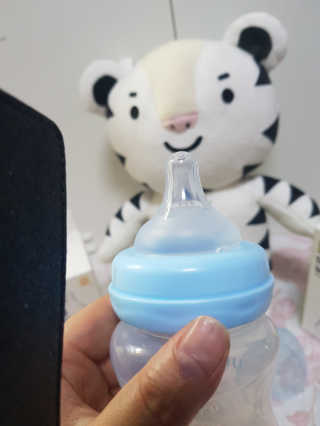 유비맘 신생아젖병 120ml 트리플팩_ 젖꼭지 포함 — 5점을 준 리뷰어가 2020년 1월 올린 사용 사진