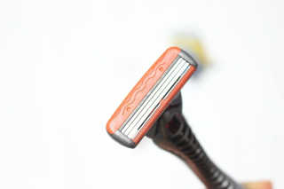 레이지 소사이어티 [레이지소사이어티] Simple BIC 3중날 면도기 — 4.83점을 준 리뷰어가 2018년 5월 올린 사용 사진