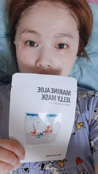 스케덤 마린 알로에 젤리 마스크 — 5점을 준 리뷰어가 2019년 6월 올린 사용 사진