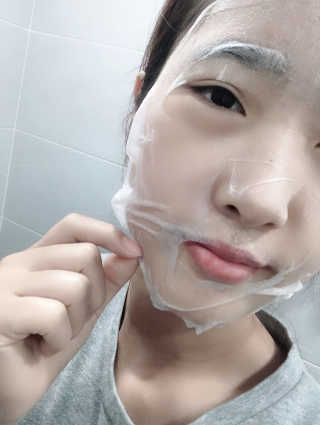 웰더마 사파이어 콜라겐 임팩트 에센셜 마스크 — 5점을 준 리뷰어가 2019년 4월 올린 사용 사진