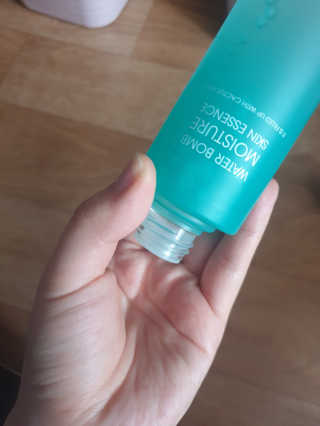 오지아이 워터 밤 모이스처 스킨 에센스 180ml — 5점을 준 리뷰어가 2019년 12월 올린 사용 사진