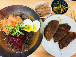 유천냉면 유천 비빔냉면 2인분+메밀지짐만두 280g — 4.17점을 준 리뷰어가 2018년 6월 올린 사용 사진