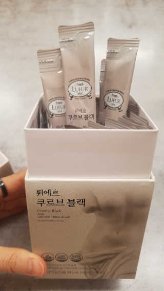 [하우투잇] 뤼에르 쿠르브 블랙 10ml x 30포 총 300ml — 2.5점을 준 리뷰어가 2020년 3월 올린 사용 사진