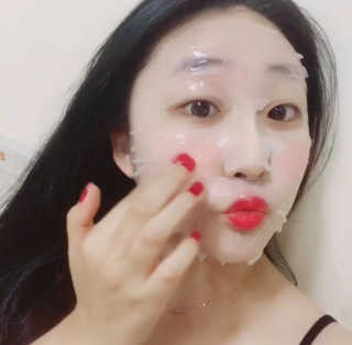 23years old 하이알톡스 쁘띠마스크(5장) — 4.5점을 준 리뷰어가 2017년 7월 올린 사용 사진