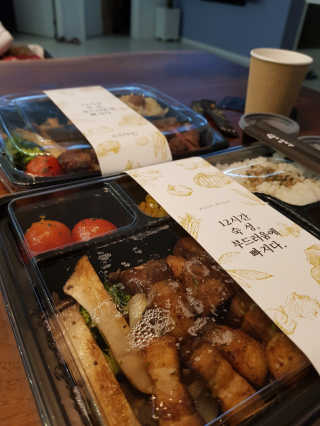 [오스테끼]마약삼겹+김치볶음밥or마약삼겹+제육볶음 — 4점을 준 리뷰어가 2019년 3월 올린 사용 사진