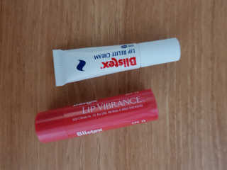 블리스텍스 립 릴리프 크림 립밤, 립 바이브런스 립밤 — 4.17점을 준 리뷰어가 2018년 11월 올린 사용 사진