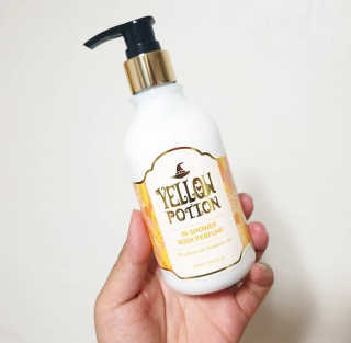 바디홀릭 인샤워 바디퍼퓸 옐로우포션 250ML — 5점을 준 리뷰어가 2019년 4월 올린 사용 사진