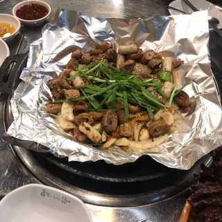 곱창을 요리하는 남자 [곱창을요리하는남자 상수] 곱창or막창 2인분+음료1병 — 4.5점을 준 리뷰어가 2018년 11월 올린 사용 사진