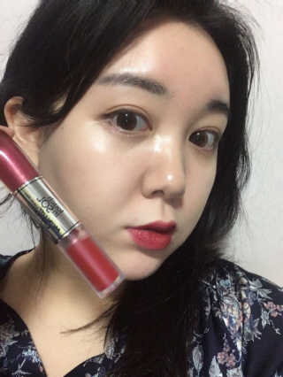 터치인솔 메탈리스트 리퀴드 포일 립스틱 5종 — 4.67점을 준 리뷰어가 2018년 3월 올린 사용 사진