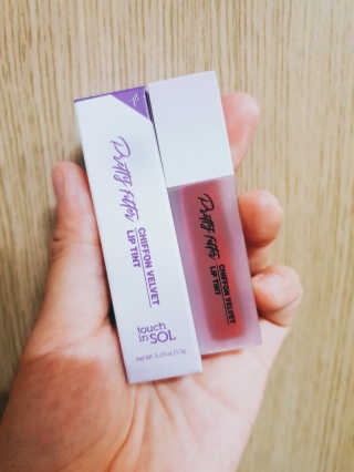 터치인솔 프리티필터 쉬폰 벨벳 립틴트 — 3.5점을 준 리뷰어가 2018년 10월 올린 사용 사진
