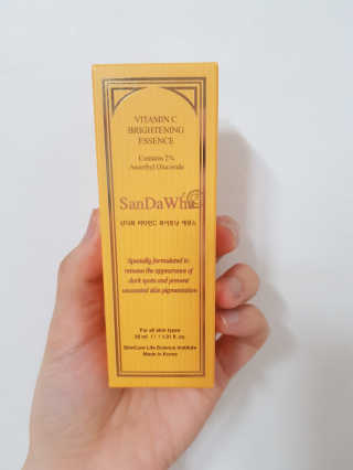 [스킨큐어] 산다화 비타민C 화이트닝 에센스 30ml — 3점을 준 리뷰어가 2019년 7월 올린 사용 사진