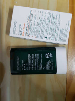 [미샤] 시카딘 센텔라 물스틱 선 SPF 50+ PA++++ — 3점을 준 리뷰어가 2019년 4월 올린 사용 사진