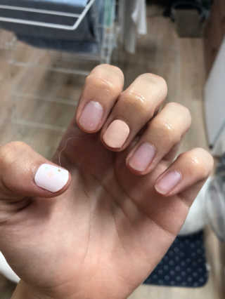 [에르나인 네일룩] 탑코트가 필요없는 젤네일스티커 — 2.17점을 준 리뷰어가 2018년 7월 올린 사용 사진