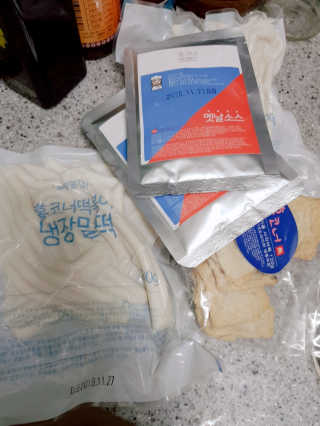 잠실맛집,홍코너떡볶이가우리집에[옛날맛,짜장맛옵션] — 4.5점을 준 리뷰어가 2019년 12월 올린 사용 사진
