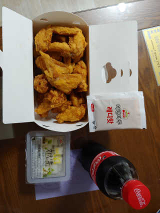 [치킨마루]-  빠사칸윙봉현미 + 콜라 500ml — 5점을 준 리뷰어가 2019년 7월 올린 사용 사진