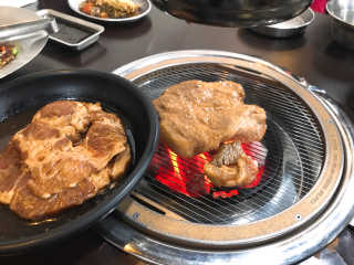 [두툼갈비] 두툼갈비 2인분 + 매콤치즈버섯 set — 5점을 준 리뷰어가 2018년 10월 올린 사용 사진