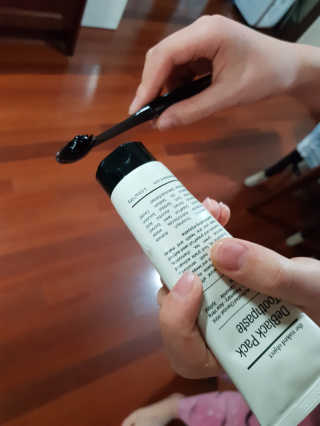 the naked object 디블랙팩치약 디블랙칫솔 세트 — 4점을 준 리뷰어가 2020년 2월 올린 사용 사진