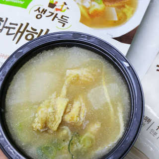 [풀무원] 사골곰탕국밥 황태해장국밥 — 4.83점을 준 리뷰어가 2018년 6월 올린 사용 사진