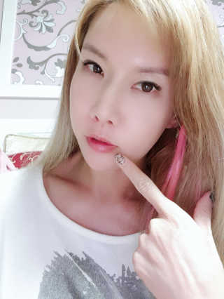 블리스텍스 립 릴리프 크림 립밤, 립 바이브런스 립밤 — 5점을 준 리뷰어가 2018년 11월 올린 사용 사진