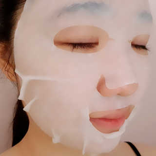 제너럴라이프 트로피칼뷰티 멜론마스크팩 코코넛마스크팩 20매 — 4점을 준 리뷰어가 2018년 6월 올린 사용 사진