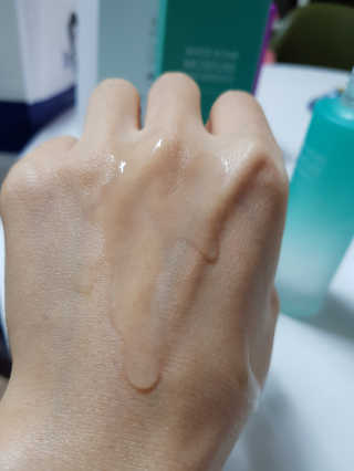 오지아이 워터 밤 모이스처 스킨 에센스 180ml — 5점을 준 리뷰어가 2020년 2월 올린 사용 사진