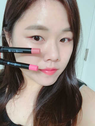 [블랙루즈] 에어 핏 촉촉틴트 + 크리미 벨벳 립크레용 — 5점을 준 리뷰어가 2018년 7월 올린 사용 사진