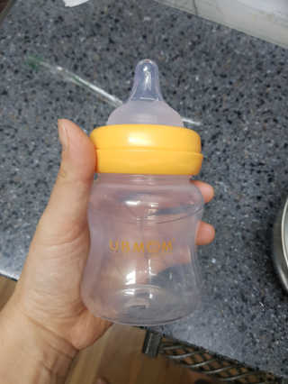 유비맘 신생아젖병 120ml 트리플팩_ 젖꼭지 포함 — 4점을 준 리뷰어가 2020년 2월 올린 사용 사진