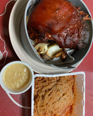 행복먹거리공작소 맥족. 맥주에 빠진 족발 550g + 마늘소스 70g — 3점을 준 리뷰어가 2020년 1월 올린 사용 사진