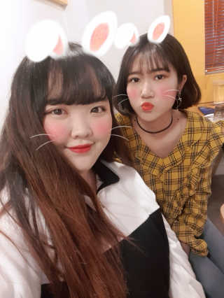 [블랙루즈] 펄블리 아이 글리터 2종 — 5점을 준 리뷰어가 2019년 1월 올린 사용 사진