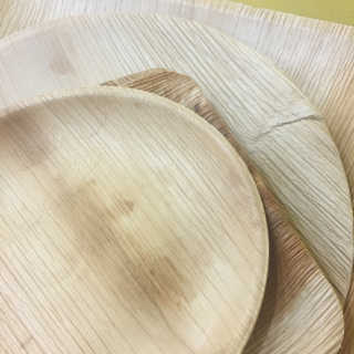 본플라 친환경 야자나무잎 접시 — 4.17점을 준 리뷰어가 2018년 8월 올린 사용 사진