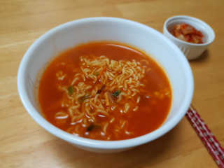 라면 그대로가 제일 맛있는 더엄마라면 — 5점을 준 리뷰어가 2019년 7월 올린 사용 사진